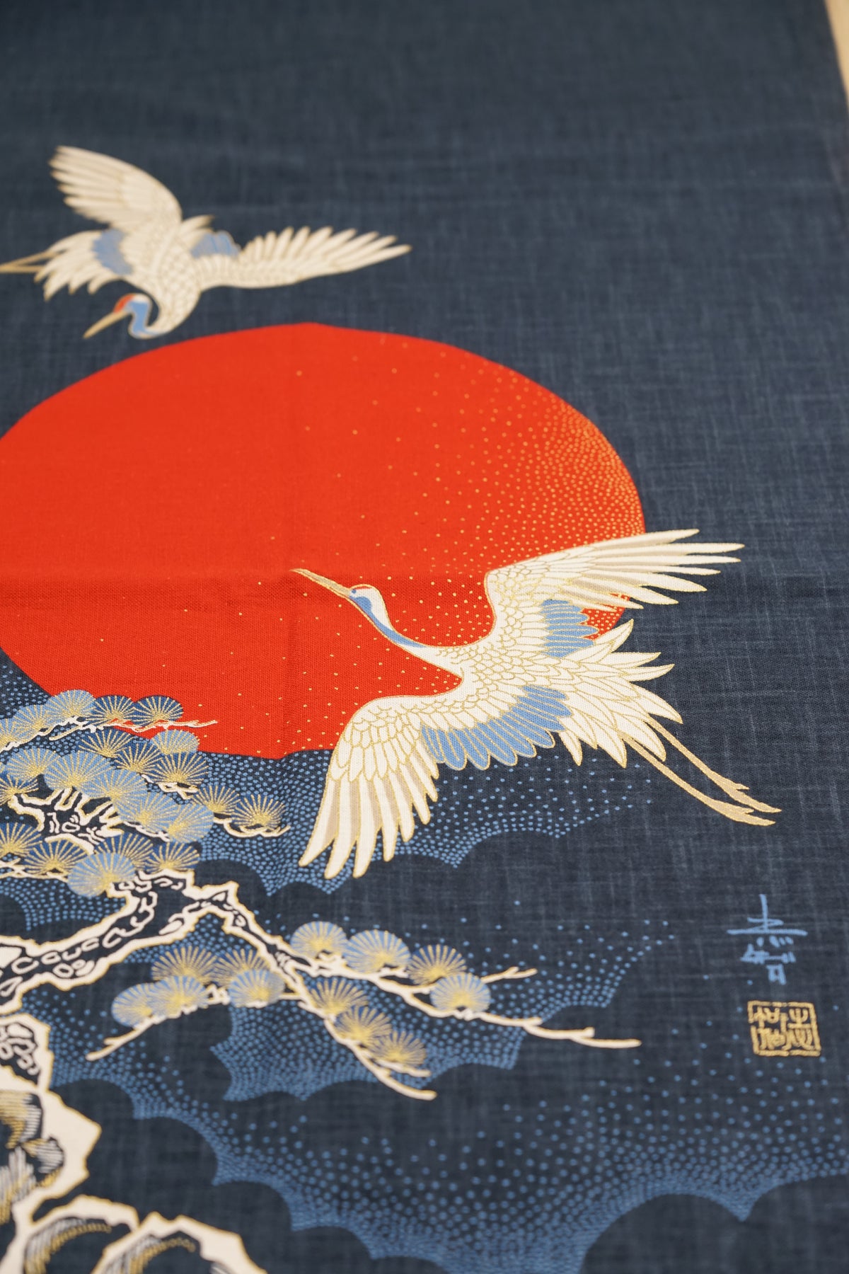 Muraito Tapestry – Gru & Sole