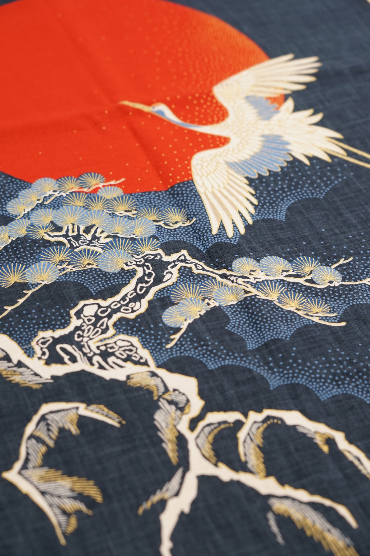 Muraito Tapestry – Gru & Sole