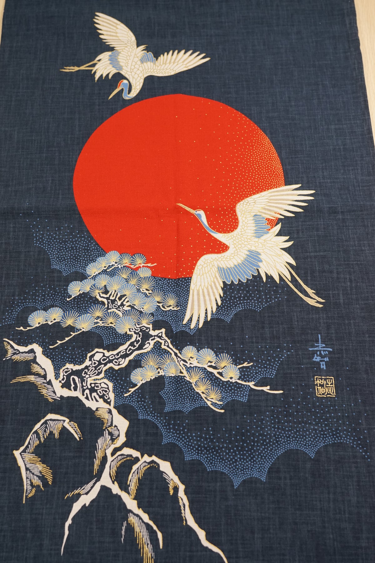 Muraito Tapestry – Gru & Sole