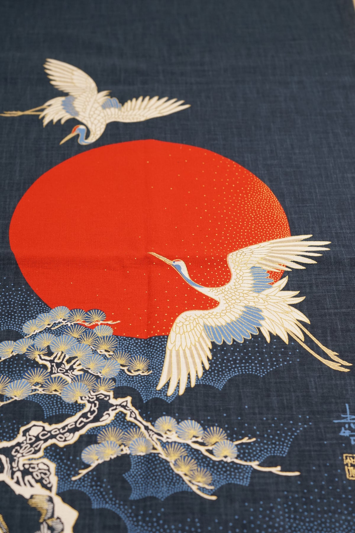 Muraito Tapestry – Gru & Sole