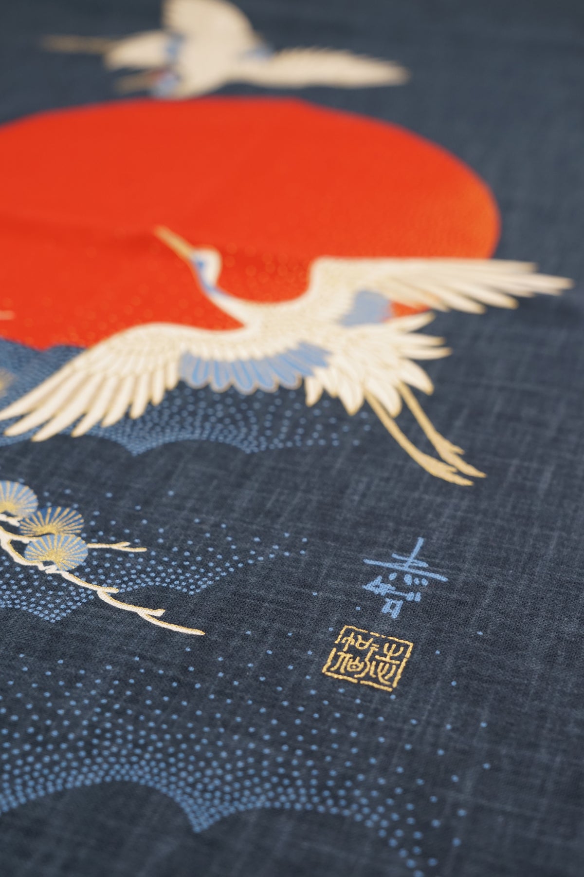 Muraito Tapestry – Gru & Sole